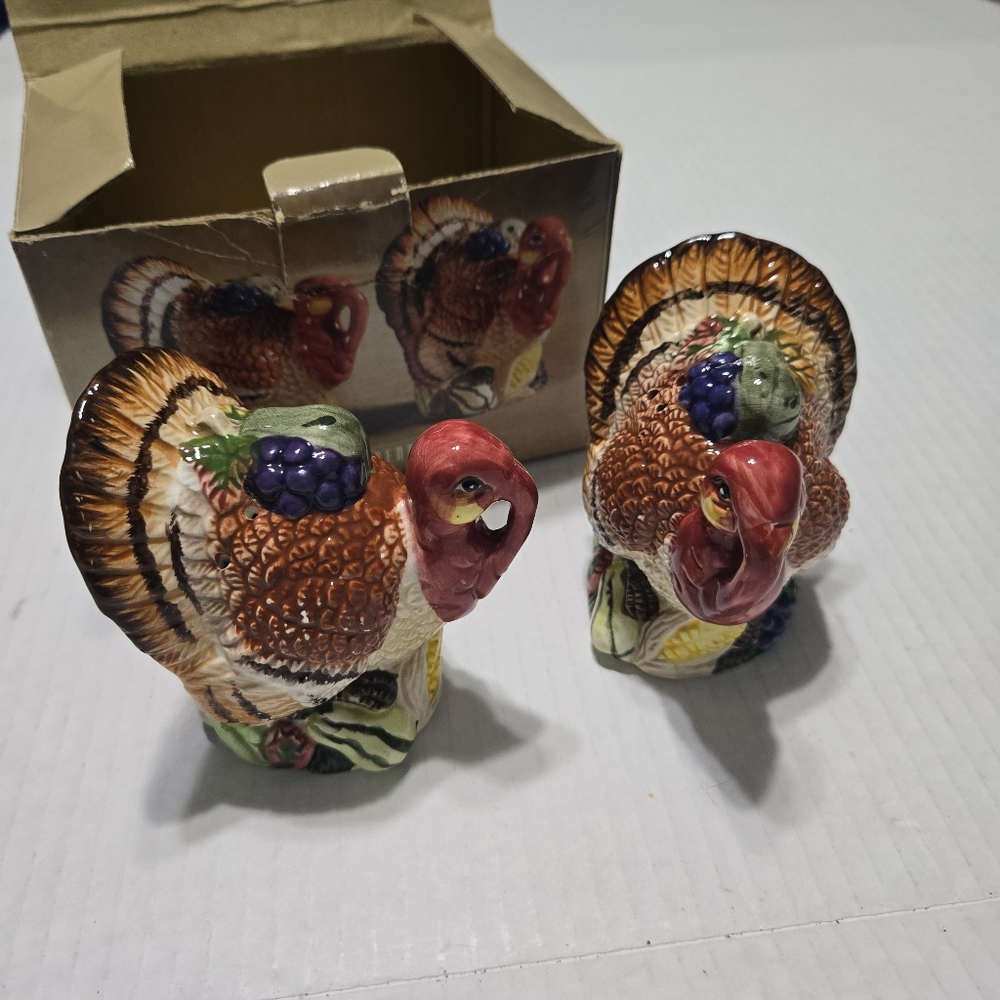 Vintage Home Trends Turkey Salt and Pepper Shaker Set Collectible Thanksgiving